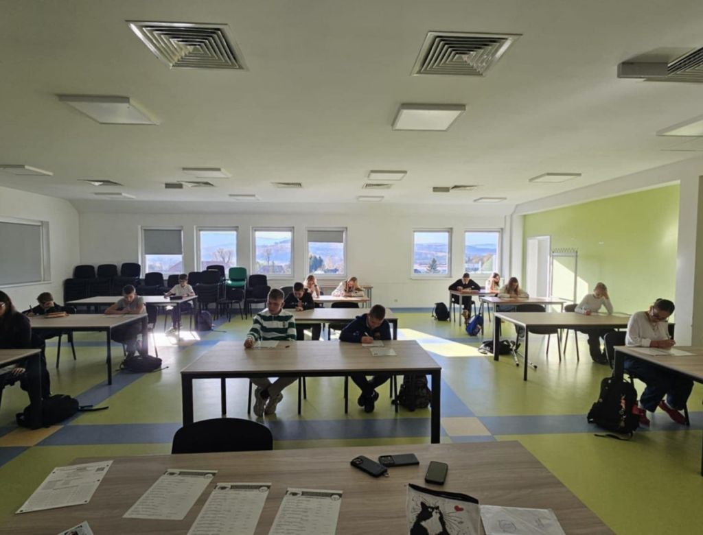 82b9a2e7 c586 b5fb 8cb03213f8a1 9310