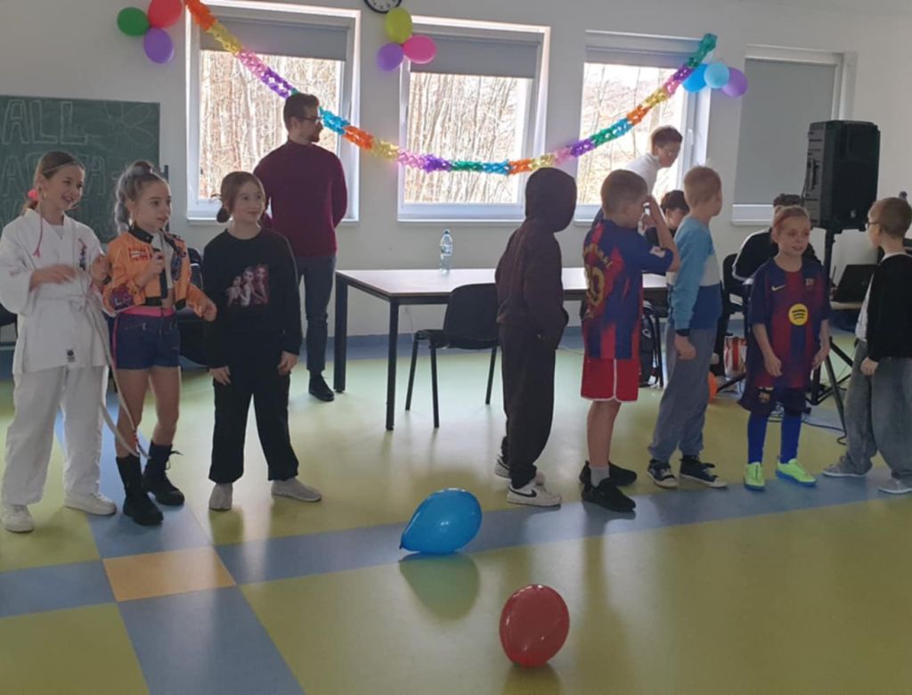 290594a7 f4b3ab9 a831 97a3f0a89def 9881