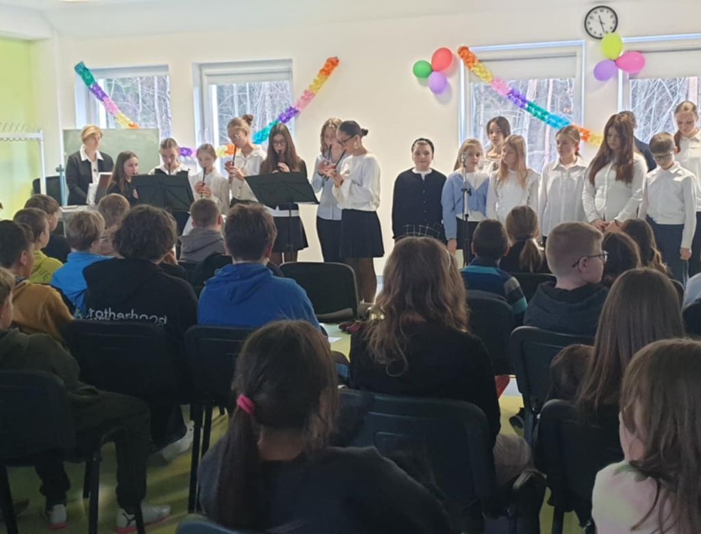 44b71700c 4130 8755 4aa84da51110 9889